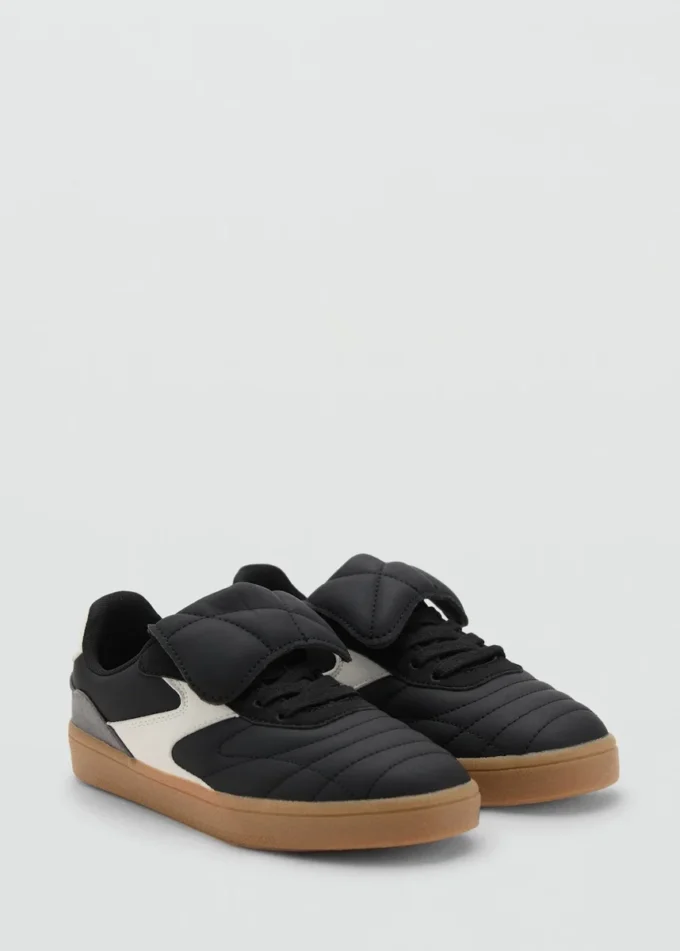 Sneakers mit gefalteter Zunge Sneakers mit gefalteter Zunge