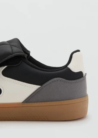 Sneakers mit gefalteter Zunge