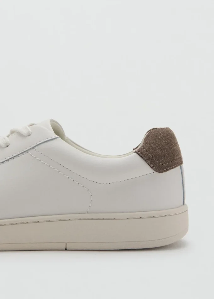 Sneakers mit kontrastierendem Lederbesatz Sneakers mit kontrastierendem Lederbesatz