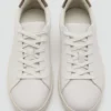 Sneakers mit kontrastierendem Lederbesatz Sneakers mit kontrastierendem Lederbesatz