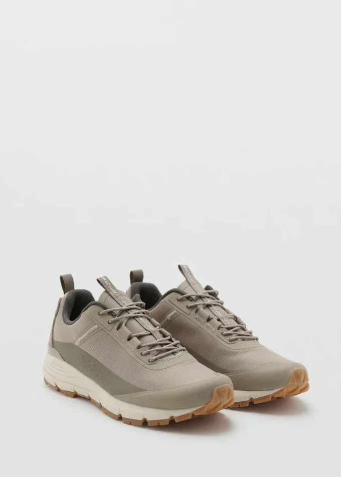 Sneakers mit VIBRAM®-Sohle Sneakers mit VIBRAM®-Sohle