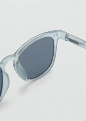 Sonnenbrille mit Kunststoffrahmen