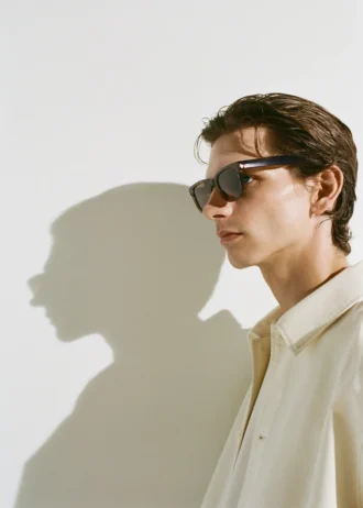 Sonnenbrille mit rechteckigem Rahmen