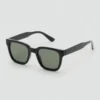 Sonnenbrille mit rechteckigem Rahmen Sonnenbrille mit rechteckigem Rahmen