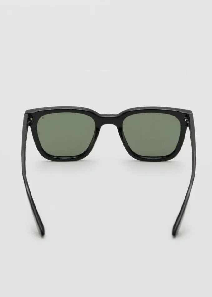Sonnenbrille mit rechteckigem Rahmen Sonnenbrille mit rechteckigem Rahmen