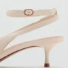 Spitze Schuhe mit Kitten-Heel Spitze Schuhe mit Kitten-Heel