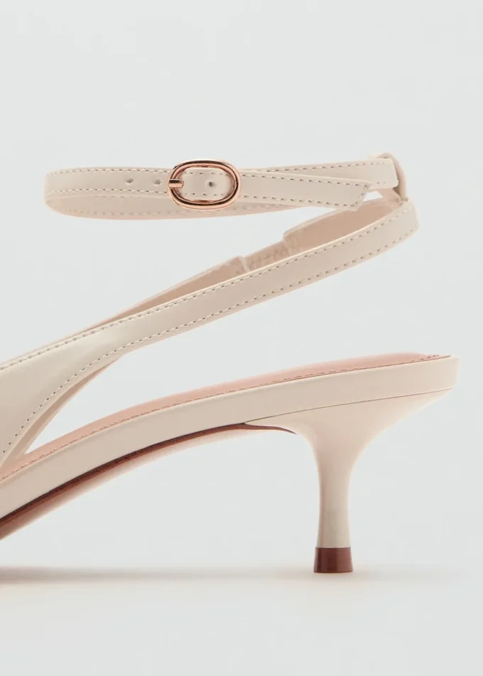 Spitze Schuhe mit Kitten-Heel Spitze Schuhe mit Kitten-Heel