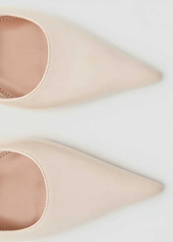 Spitze Schuhe mit Kitten-Heel Spitze Schuhe mit Kitten-Heel
