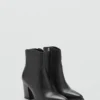 Spitze Stiefeletten aus Leder Spitze Stiefeletten aus Leder