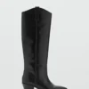 Stiefel aus Wildleder mit Absatz Stiefel aus Wildleder mit Absatz