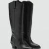 Stiefel aus Wildleder mit Absatz Stiefel aus Wildleder mit Absatz
