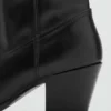 Stiefel aus Wildleder mit Absatz Stiefel aus Wildleder mit Absatz