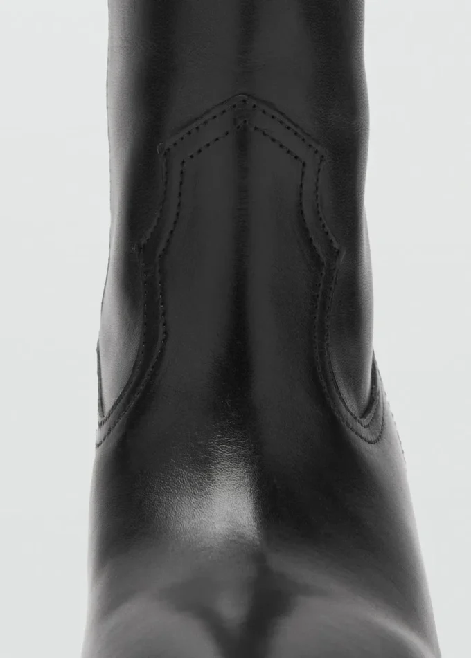 Stiefel aus Wildleder mit Absatz Stiefel aus Wildleder mit Absatz