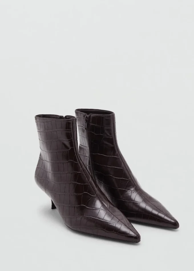 Stiefeletten aus Kunstleder in Krokodillederoptik mit spitzer Zehenpartie Stiefeletten aus Kunstleder in Krokodillederoptik mit spitzer Zehenpartie