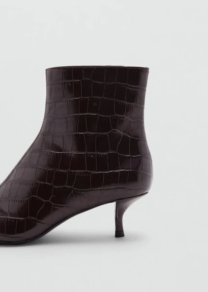 Stiefeletten aus Kunstleder in Krokodillederoptik mit spitzer Zehenpartie Stiefeletten aus Kunstleder in Krokodillederoptik mit spitzer Zehenpartie