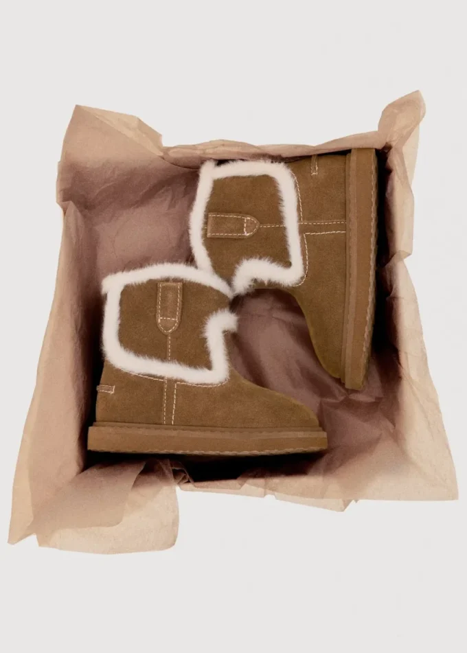 Stiefeletten aus Wildlederimitat mit Felloptik Stiefeletten aus Wildlederimitat mit Felloptik