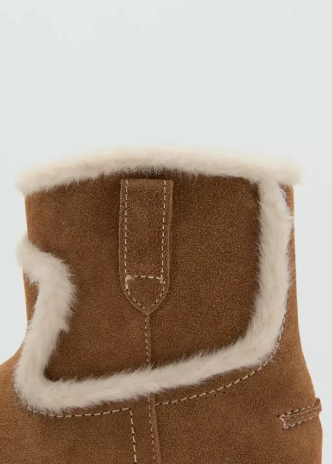 Stiefeletten aus Wildlederimitat mit Felloptik Stiefeletten aus Wildlederimitat mit Felloptik