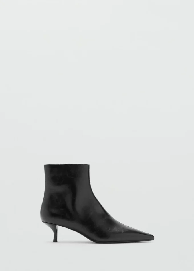 Stiefeletten mit Kitten-Heel und spitzer Zehenpartie Stiefeletten mit Kitten-Heel und spitzer Zehenpartie