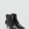 Stiefeletten mit Kitten-Heel und spitzer Zehenpartie Stiefeletten mit Kitten-Heel und spitzer Zehenpartie