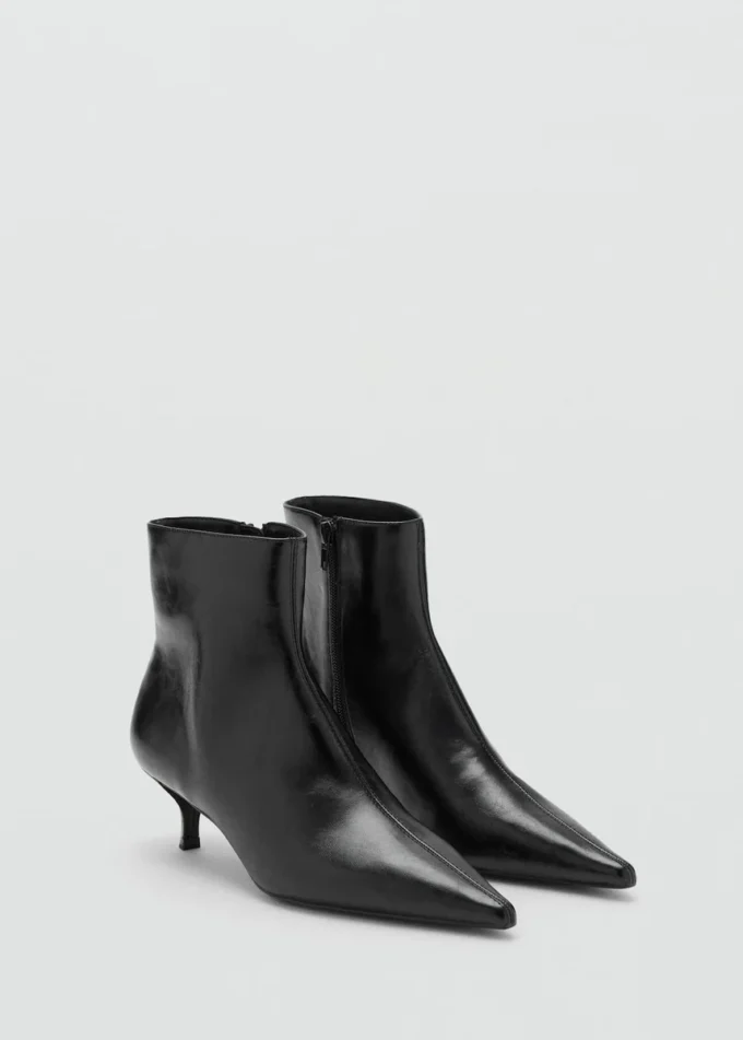 Stiefeletten mit Kitten-Heel und spitzer Zehenpartie Stiefeletten mit Kitten-Heel und spitzer Zehenpartie