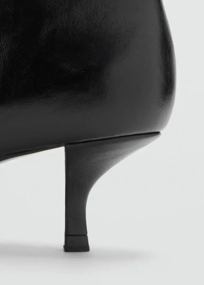 Stiefeletten mit Kitten-Heel und spitzer Zehenpartie Stiefeletten mit Kitten-Heel und spitzer Zehenpartie