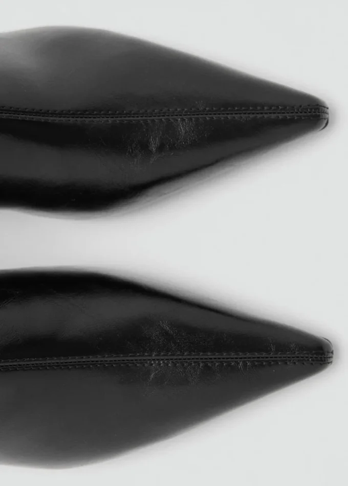 Stiefeletten mit Kitten-Heel und spitzer Zehenpartie Stiefeletten mit Kitten-Heel und spitzer Zehenpartie