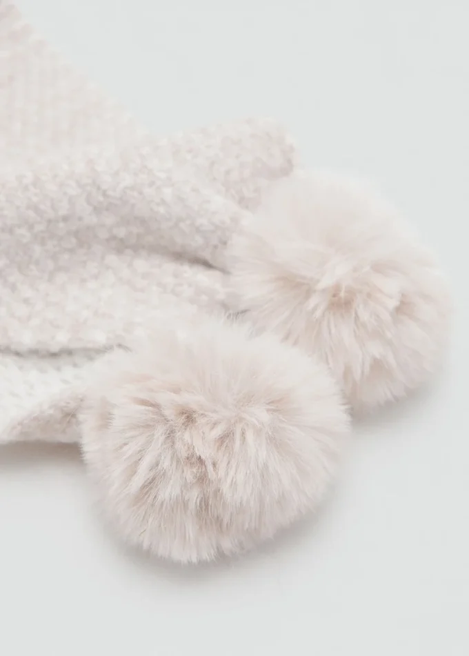 Strick-Schal mit Pompons Strick-Schal mit Pompons