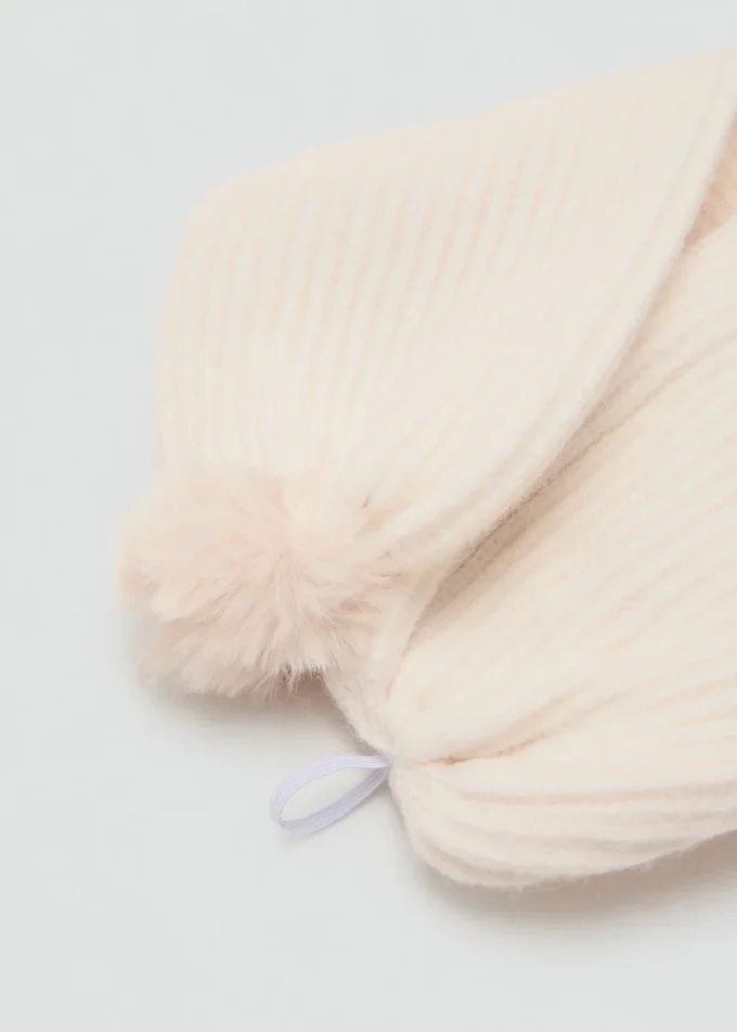 Strick-Schal mit Pompons Strick-Schal mit Pompons