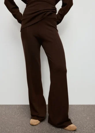 Strickhose mit Ziernähten