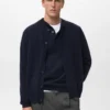 Strickjacke aus 100 % extrafeiner Wolle mit Knöpfen