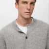 Strickjacke aus 100 % extrafeiner Wolle mit Knöpfen