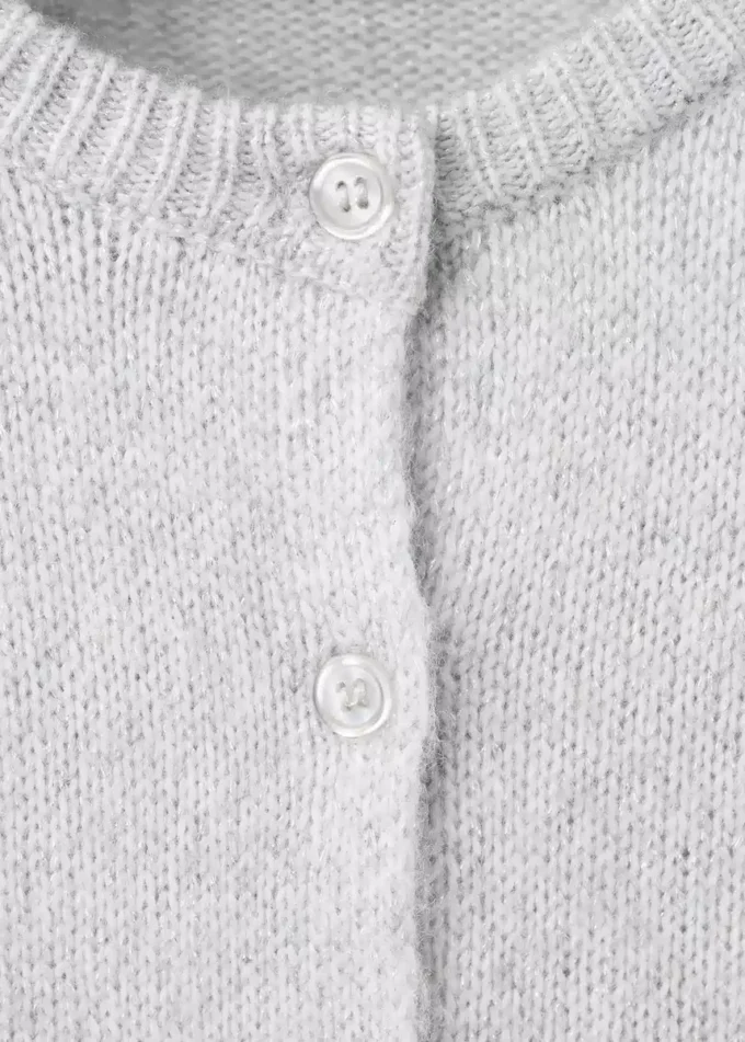 Strickjacke mit glänzenden Details Strickjacke mit glänzenden Details