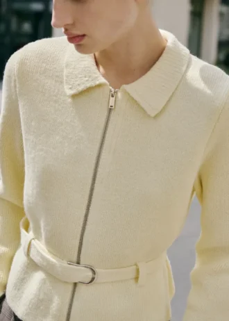 Strickjacke mit Gürtel und Schnalle