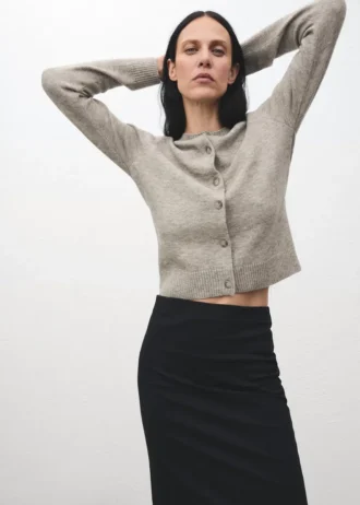 Strickjacke mit Knöpfen