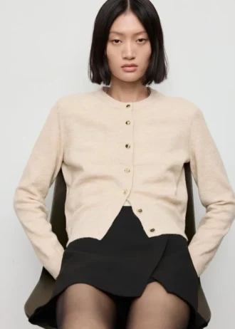 Strickjacke mit Knöpfen Strickjacke mit Knöpfen
