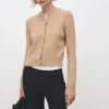 Strickjacke mit Knöpfen Strickjacke mit Knöpfen