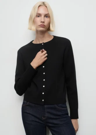 Strickjacke mit Knöpfen