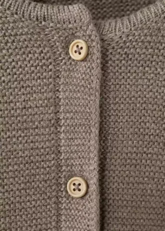 Strickjacke mit Knöpfen Strickjacke mit Knöpfen