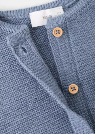 Strickjacke mit Knöpfen Strickjacke mit Knöpfen
