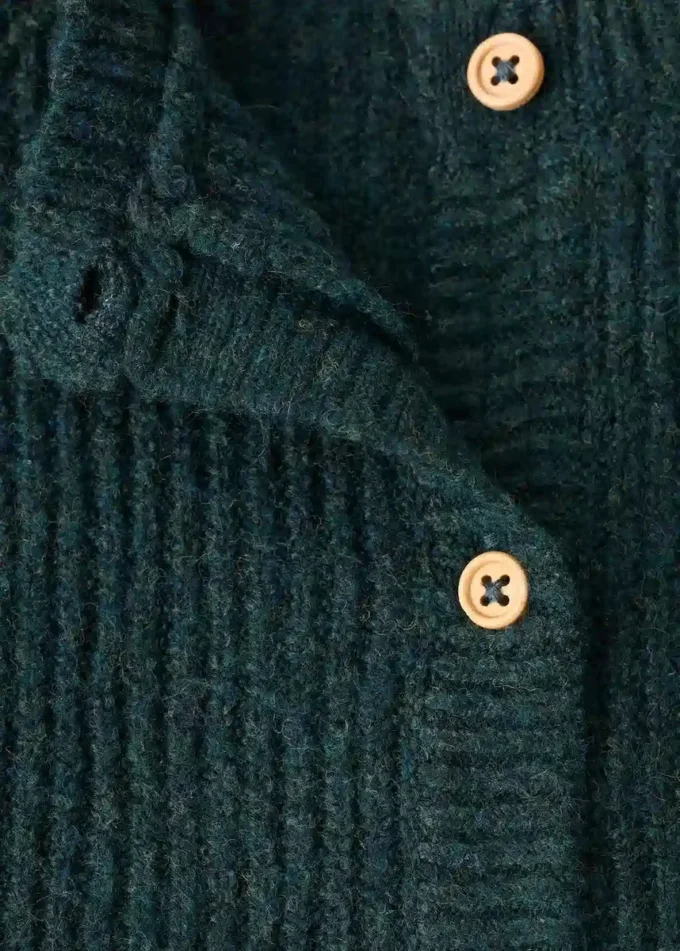 Strickjacke mit Knöpfen Strickjacke mit Knöpfen