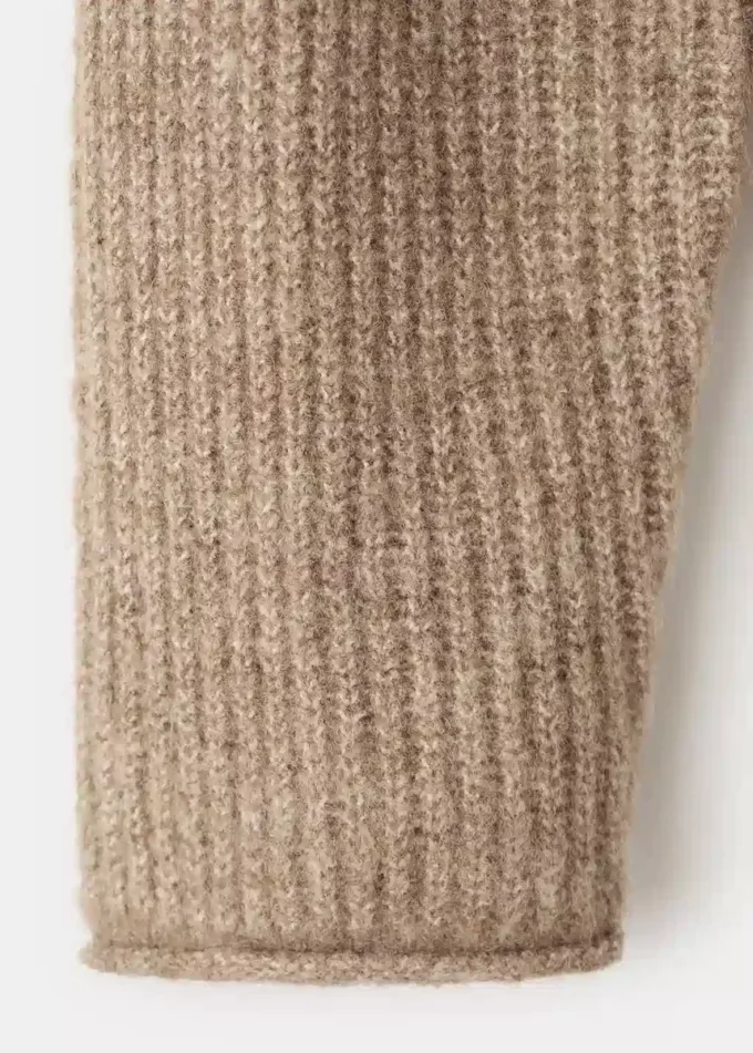 Strickjacke mit Knöpfen Strickjacke mit Knöpfen