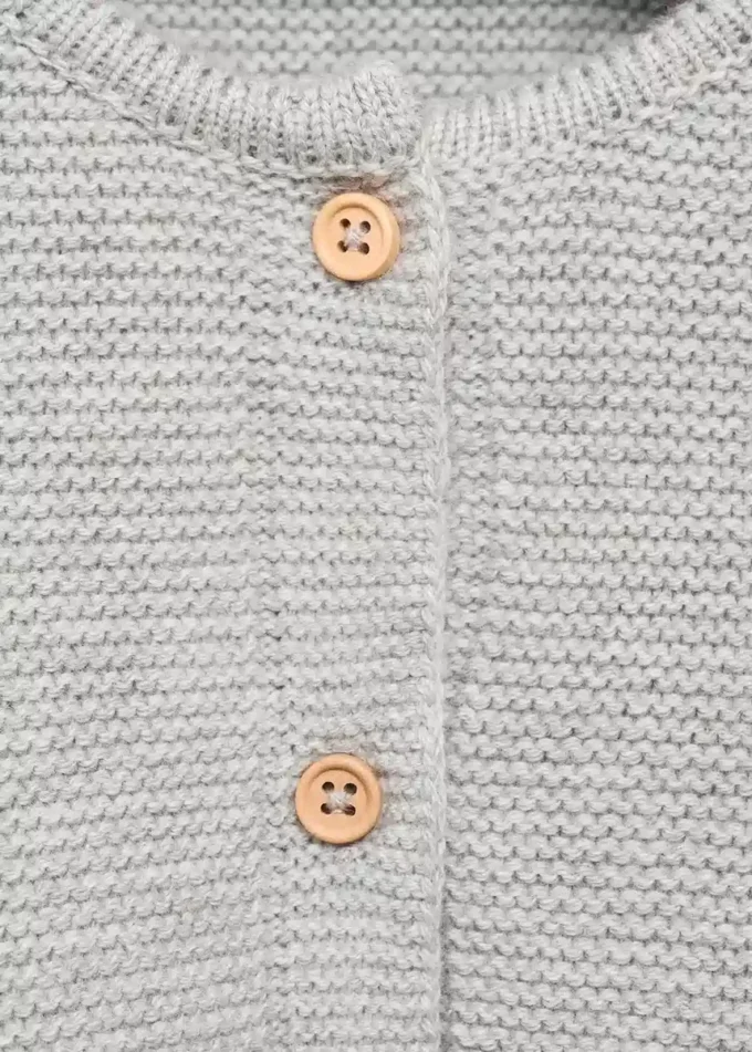 Strickjacke mit Knöpfen Strickjacke mit Knöpfen
