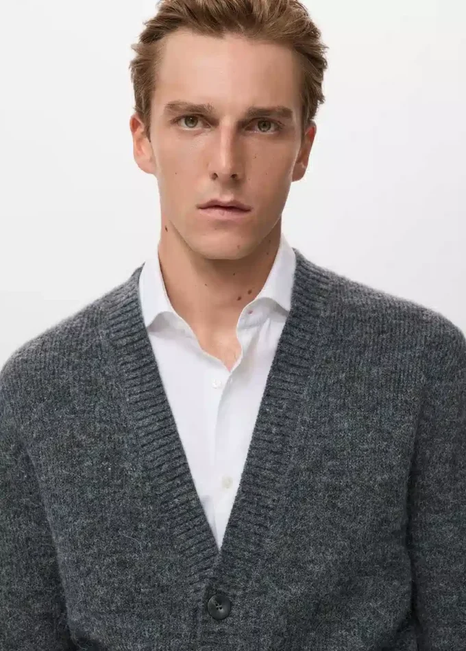 Strickjacke mit Knöpfen