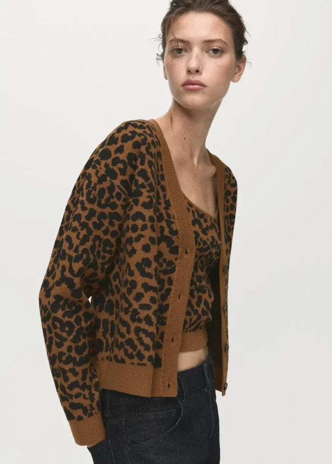 Strickjacke mit Leopardenmuster Strickjacke mit Leopardenmuster