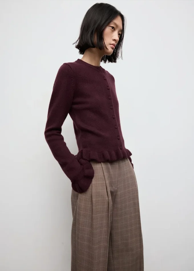 Strickjacke mit Rüschen Strickjacke mit Rüschen