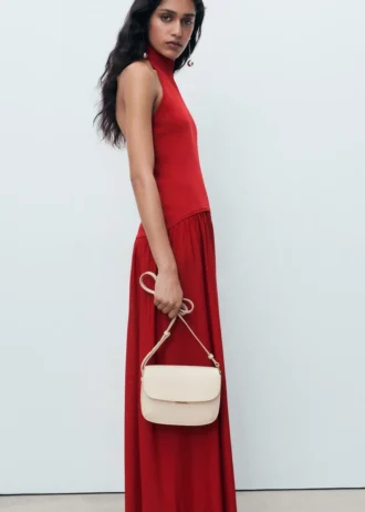 Strickkleid mit Neckholder-Ausschnitt