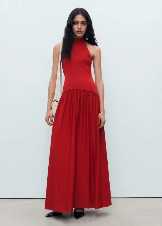 Strickkleid mit Neckholder-Ausschnitt