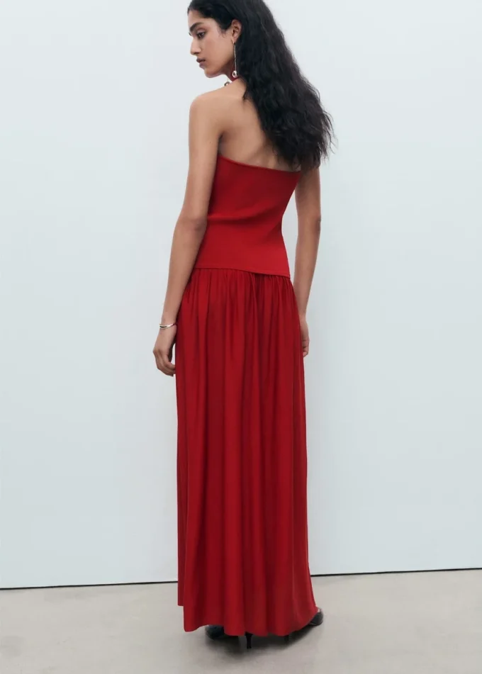 Strickkleid mit Neckholder-Ausschnitt