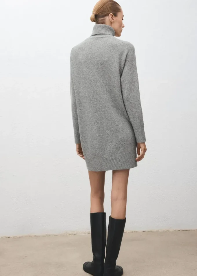 Strickkleid mit Rollkragen Strickkleid mit Rollkragen