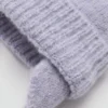 Strickmütze mit Bommel